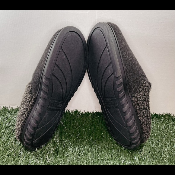DF by Dearfoams Men’s Wool Slippers (Grey/Black). Our Inventory:1-9 - Picture 4 of 6